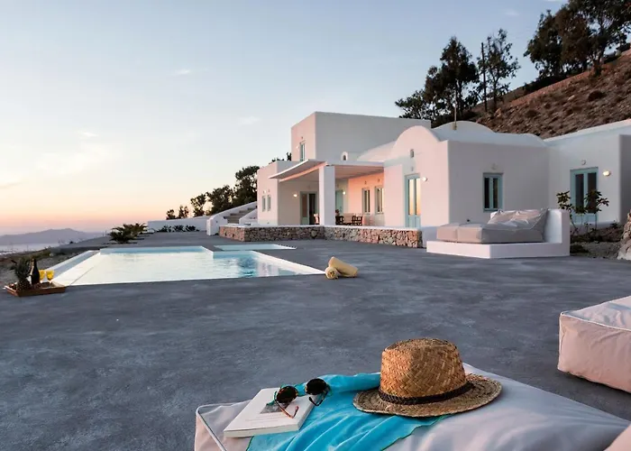 Sleeps8-Parking-Garden-Pool-Sunsets-Barbeque