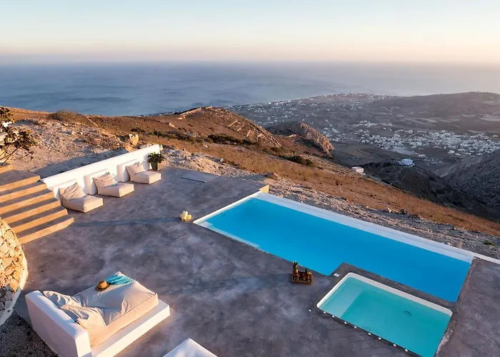 Sleeps8-Parking-Garden-Pool-Sunsets-Barbeque